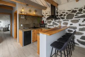 a kitchen with a counter and some black appliances at Adega do capitao in Piedade