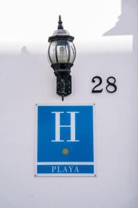 Un certificado, premio, letrero u otro documento en HOTEL Paquita