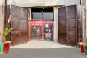 Fotografie z fotogalerie ubytování Hotel O R B Farms v destinaci Ghaziabád