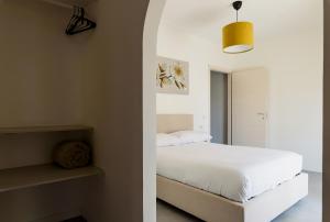 a bedroom with a white bed and a mirror at Actus Palace Rooms by Ghor in Rome
