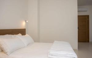 Ένα ή περισσότερα κρεβάτια σε δωμάτιο στο Sky Hotel