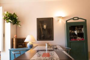 a dining room with a table and a green cabinet at Da Ida - In Lak' Ech in Matera
