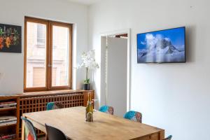 Μια τηλεόραση ή/και κέντρο ψυχαγωγίας στο Two room apartment - centre historique