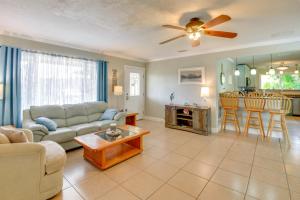 Gallery image of Swim, Fish and Walk to Shore Ormond Beach Home! in Ormond-by-the-Sea