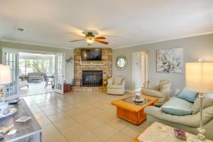 Gallery image of Swim, Fish and Walk to Shore Ormond Beach Home! in Ormond-by-the-Sea