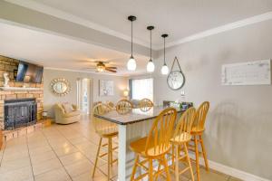 Gallery image of Swim, Fish and Walk to Shore Ormond Beach Home! in Ormond-by-the-Sea +21 photos