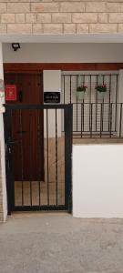 a door with two potted plants on top of it at Casa MªÁngeles in Puebla de Arenoso