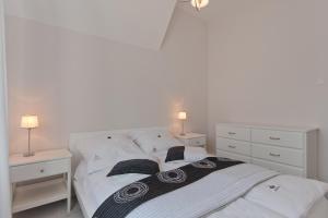 Łóżko lub łóżka w pokoju w obiekcie Imperial Apartments - Galeria