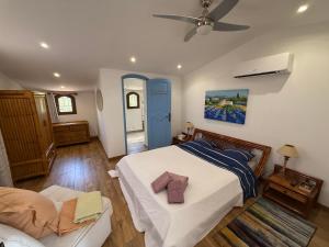 a bedroom with a bed and a ceiling fan at Bastide vue mer panoramique in Six-Fours-les-Plages +27 photos