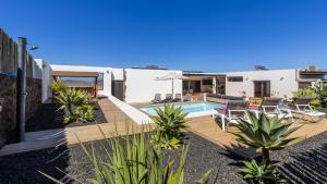 Swimmingpoolen hos eller tæt på Casa Bea Villaverde