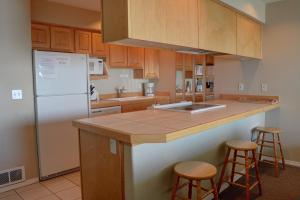 Η κουζίνα ή μικρή κουζίνα στο Waters Edge 212 - Oregon Beach Vacations +8 φωτογραφίες
