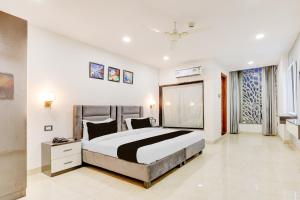 a bedroom with a large bed in a room at Townhouse The Grand Villa in New Delhi