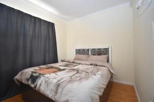 Giường trong phòng chung tại Global Holiday Home +7 ảnh