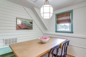 Billede fra billedgalleriet på Walk to Bars, Bites and Bands Bold Athens Getaway! i Athens