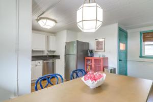 Billede fra billedgalleriet på Walk to Bars, Bites and Bands Bold Athens Getaway! i Athens