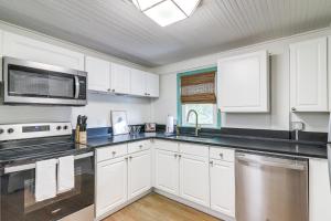 Billede fra billedgalleriet på Walk to Bars, Bites and Bands Bold Athens Getaway! i Athens + 20 billeder