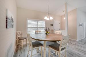 Foto sihtkohas Dunnellon asuva majutusasutuse Pet-Friendly Home with Fenced Yard in Dunnellon galeriist +19 fotot