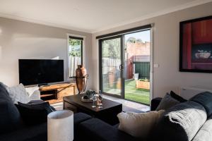 a living room with a couch and a tv at Villa on Parker in Devonport