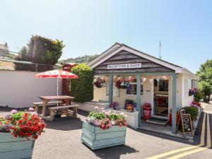 Budova, kde se prázdninový dům nachází + 13 fotografií