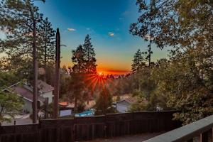 Vintage Sunset Villa by Bass Lake 17 miles from Yosemite National Park ...