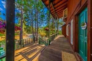 Vintage Sunset Villa by Bass Lake 17 miles from Yosemite National Park ...