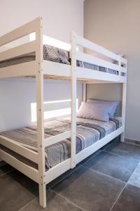 Ένα ή περισσότερα κρεβάτια σε δωμάτιο στο Pamir Apartments