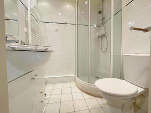 a bathroom with a toilet and a glass shower at Studio pour 3 avec balcon sud, au pied des pistes, Les Belleville - FR-1-452-191 in Les Menuires +12 photos