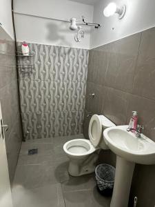 Bilik mandi di Hollywood Lofts alojamiento