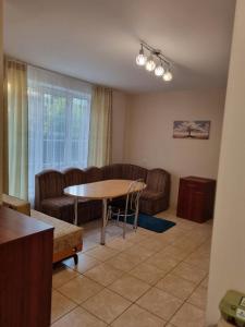 Posezení v ubytování Apartamentai Giruliuose