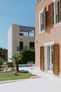 Πισίνα στο ή κοντά στο Villa Melograno by Domus Mirus - Rooftop Cinema, Pool, 6-Minute Walk to Beach