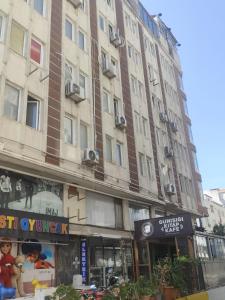 Το κτήριο όπου στεγάζεται  το διαμέρισμα