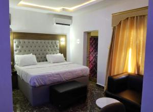 Voodi või voodid majutusasutuse Basil Hotel and Suites toas