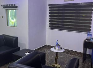 Istumisnurk majutusasutuses Basil Hotel and Suites