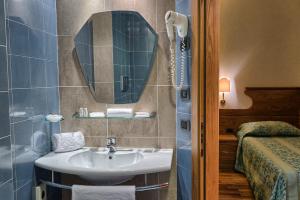 A bathroom at BV Grand Hotel Assisi
