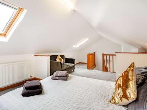 Ένα ή περισσότερα κρεβάτια σε δωμάτιο στο 4 Bed in Denbigh 62368