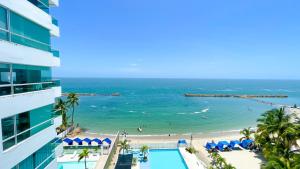 a view of the beach from the balcony of a building at Magico Apartamento Frente al Mar 4 Habitaciones BM63 in Coveñas