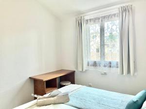 a bedroom with a bed and a desk and a window at La Casita Bonita del Faro Holiday Retreat in Gran Alacant in Gran Alacant +34 photos
