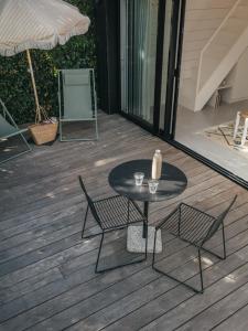 A balcony or terrace at Tiny House d'exception au bord de mer