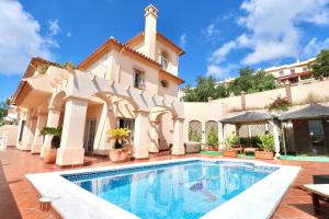 Πισίνα στο ή κοντά στο Villa Larimar 4B Sea Views Jacuzzi Sauna & Saline Pool