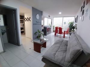 a living room with a couch and a table at Vertice in San Luis Potosí