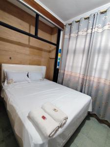 Cama o camas de una habitación en CEDE Inn Hotel