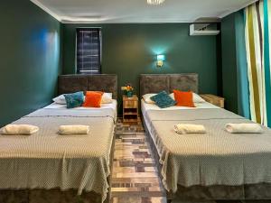 Ένα ή περισσότερα κρεβάτια σε δωμάτιο στο Aquamarinn +62 φωτογραφίες