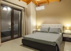Кровать или кровати в номере Eden Villas