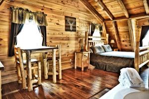 Ένα ή περισσότερα κρεβάτια σε δωμάτιο στο Rustic Get Away