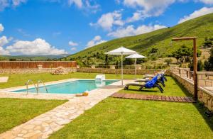 Бассейн в Eden Villas или поблизости