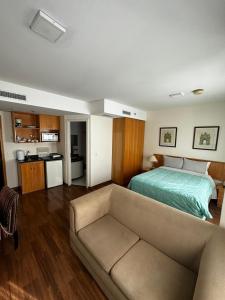 a living room with a bed and a couch at Sams Aprt hotel em Pinheiros perto HU in Sao Paulo