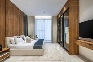 Μια τηλεόραση ή/και κέντρο ψυχαγωγίας στο Yasmin Homes - Luxury Apartments