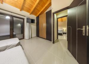 Кровать или кровати в номере Eden Villas