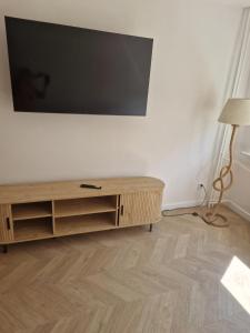 Μια τηλεόραση ή/και κέντρο ψυχαγωγίας στο Apartament u Zuzi +2 φωτογραφίες