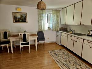 Una cocina o cocineta en Domek w sercu Pogórza Karpackiego